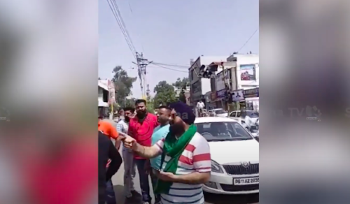ਦੇਖੋ ਪੁਤਲਾ ਫੂਕਣ ਆਏ BJP ਲੀਡਰ ਨੂੰ ਪੁਲੀਸ ਨੇ ਕਿਸਾਨ ਸਮਰਥਕਾਂ ਤੋਂ ਕਿਵੇਂ ਬਚਾਇਆ ? Sanjha TV