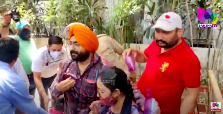 ਕਾਰੋਬਾਰੀ ਨੇ ਖੁੱਦ ‘ਤੇ ਪਰਿਵਾਰ ਨੂੰ ਅੱਗ ਲਗਾਉਣ ਦੀ ਕੀਤੀ ਕੋਸ਼ਿਸ਼ | Sanjha Tv