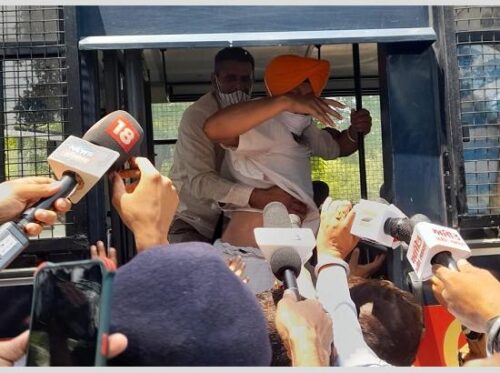 ਕੈਪਟਨ ਦੀ ਰਹਿਾਇਸ਼ ਅੱਗੇ ‘ਆਪ’ ਆਗੂ ਭੁੱਖ ਹੜਤਾਲ ‘ਤੇ