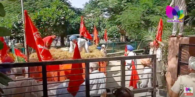DC ਦਫ਼ਤਰ ਅੱਗੇ ਪਰਾਲੀ ਦਾ ਲੱਗਿਆ ਢੇਰ, ਪੁਲਿਸ ਦਾ ਵੀ ਨਹੀਂ ਚੱਲਿਆ ਵੱਸ | SANJHA TV