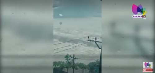 Kerala Flood : ਹੜ੍ਹ ਕਾਰਨ ਜਲ-ਥਲ ਹੋਇਆ ਕੇਰਲ, ਵੇਖੋ ਕਿਵੇਂ ਪਾਣੀ ‘ਚ ਰੁੜੀਆਂ ਗੱਡੀਆਂ | Sanjha TV