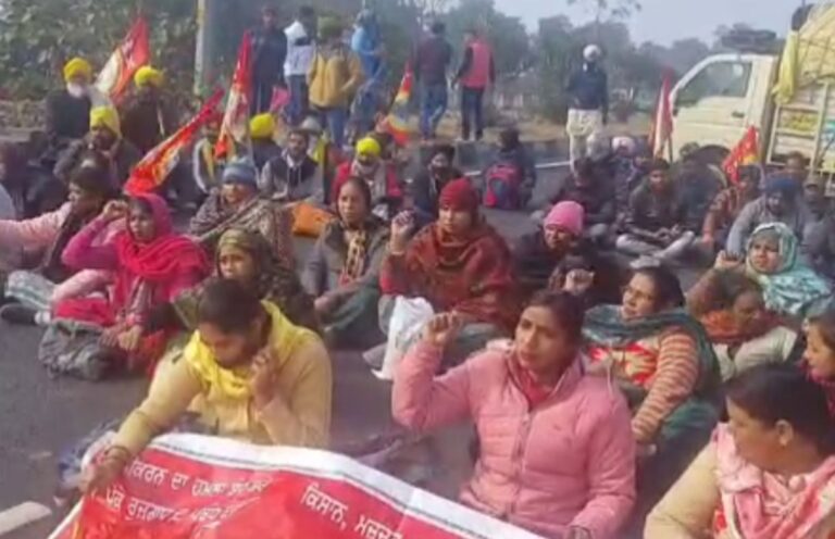 ਦਿੱਲੀ-ਅੰਮ੍ਰਿਤਸਰ ਨੈਸ਼ਨਲ ਹਾਈਵੇ ‘ਤੇ ਠੇਕਾ ਮੁਲਾਜ਼ਮਾਂ ਨੇ ਲਗਾਇਆ ਮੋਰਚਾ