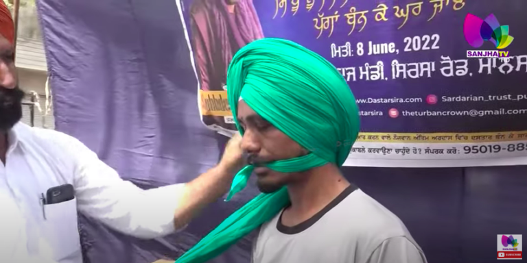 ਨੌਜਵਾਨਾਂ ਨੇ ਮੰਨੀ ਸਿੱਧੂ ਮੂਸੇਵਾਲਾ ਦੇ ਪਿਤਾ ਦੀ ਅਪੀਲ, ਦੇਖੋ ਕਿਵੇਂ ਦਸਤਾਰਾਂ ਸਜਾਉਣ ਲਈ ਲਾਇਨਾਂ ‘ਚ ਲੱਗੇ ਲੋਕ