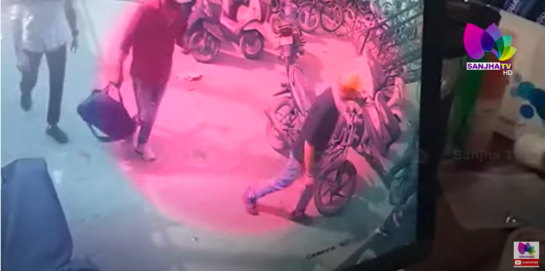 LIVE: ਡੇਰਾਬਸੀ ‘ਚ ਗੋਲੀ ਮਾਰ ਕੇ ਕਰੋੜਾਂ ਦੀ ਲੱੁਟ ਦਿਲ-ਦਹਿਲਾ ਦੇਣ ਵਾਲੀਆਂ ਤਸਵੀਰਾਂ ਆਈਆਂ ਸਾਹਮਣੇ
