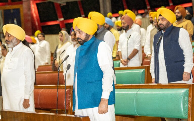 ਮੁੱਖ ਮੰਤਰੀ ਦੀ ਅਗਵਾਈ ਵਿੱਚ ਵਿਧਾਨ ਸਭਾ ਵੱਲੋਂ ਅੱਠ ਉੱਘੀਆਂ ਸ਼ਖ਼ਸੀਅਤਾਂ ਨੂੰ ਸ਼ਰਧਾਂਜਲੀ ਭੇਟ