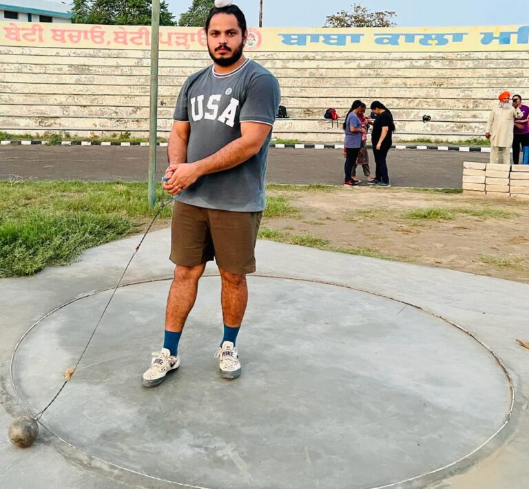 ਬਰਨਾਲਾ ਦੇ ਦਮਨੀਤ ਸਿੰਘ ਮਾਨ ਨੇ 36ਵੀਆਂ ਕੌਮੀ ਖੇਡਾਂ ਵਿੱਚ ਹੈਮਰ ਥਰੋਅ ਮੁਕਾਬਲੇ ਵਿੱਚ ਪੰਜਾਬ ਵੱਲੋਂ ਹਿੱਸਾ ਲੈਂਦਿਆ 67.62 ਮੀਟਰ ਥਰੋਅ ਸੁੱਟ ਕੇ ਨਵਾਂ ਨੈਸ਼ਨਲ ਗੇਮਜ਼ ਰਿਕਾਰਡ ਬਣਾਉਂਦਿਆਂ ਪੰਜਾਬ ਲਈ ਇਨ੍ਹਾਂ ਖੇਡਾਂ ਵਿੱਚ ਪਹਿਲਾ ਸੋਨੇ ਦਾ ਤਮਗ਼ਾ ਜਿੱਤਿਆ। ਖੇਡ ਮੰਤਰੀ ਗੁਰਮੀਤ ਸਿੰਘ ਮੀਤ ਹੇਅਰ ਨੇ ਦਮਨੀਤ ਸਿੰਘ ਮਾਨ ਨੂੰ ਇਸ ਪ੍ਰਾਪਤੀ ਲਈ ਮੁਬਾਰਕਬਾਦ ਦਿੰਦਿਆਂ ਕਿਹਾ ਕਿ ਦਮਨੀਤ ਭਾਰਤੀ ਅਥਲੈਟਿਕਸ ਦਾ ਸੁਨਹਿਰੀ ਭਵਿੱਖ ਹੈ। ਦਮਨੀਤ ਸੀਨੀਅਰ ਵਰਗ ਵਿੱਚ ਇਸ ਪ੍ਰਾਪਤੀ ਤੋਂ ਪਹਿਲਾ ਜੂਨੀਅਰ ਵਰਗ ਵਿੱਚ ਯੂਥ ਵਿਸ਼ਵ ਚੈਂਪੀਅਨਸ਼ਿਪ ਤੇ ਯੂਥ ਏਸ਼ੀਅਨ ਚੈਂਪੀਅਨਸ਼ਿਪ ਵਿੱਚ ਸਿਲਵਰ ਮੈਡਲ ਜਿੱਤਿਆ ਹੈ।