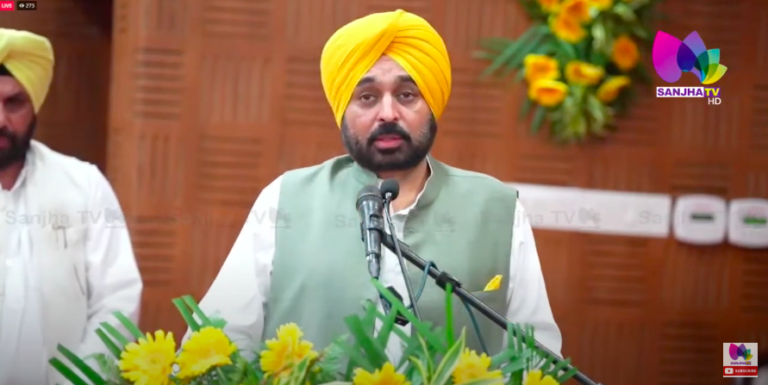 LIVE : CM ਮਾਨ PWD ਤੇ Power Department ‘ਚ ਨਵੇਂ ਨਿਯੁਕਤ ਕੀਤੇ ਮੁਲਾਜ਼ਮਾਂ ਨੂੰ ਨਿਯੁਕਤੀ ਪੱਤਰ ਦਿੰਦੇ ਹੋਏ
