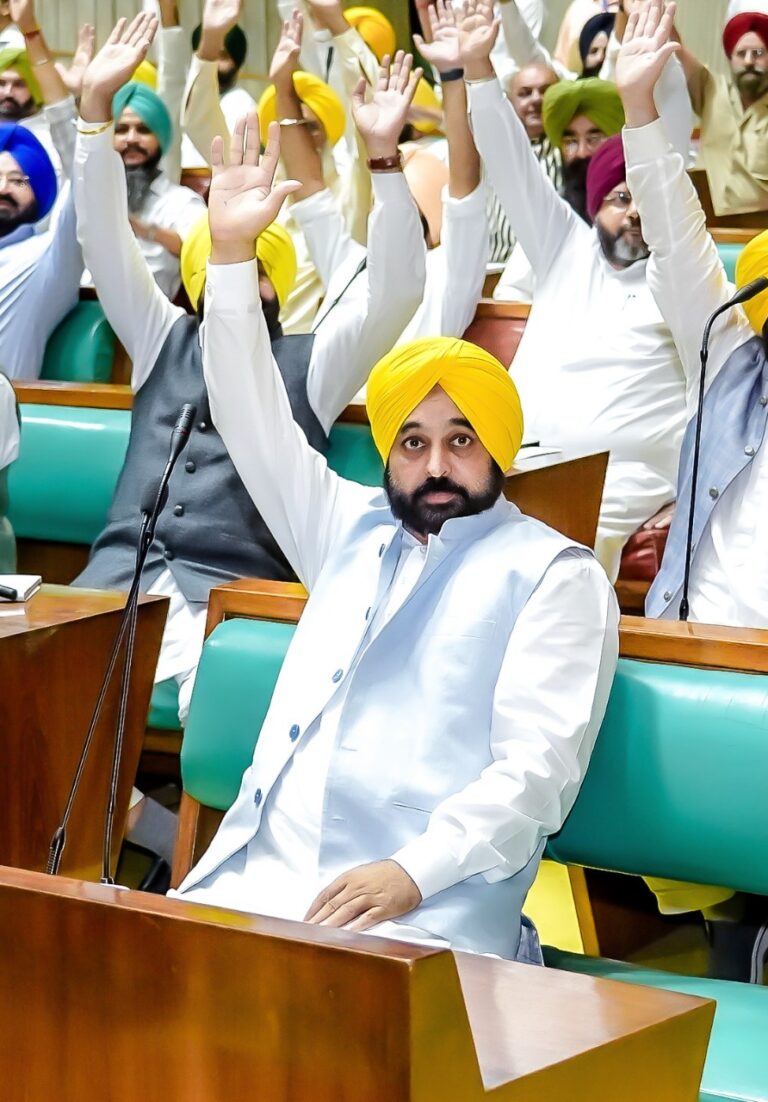 ਮੁੱਖ ਮੰਤਰੀ ਦੀ ਅਗਵਾਈ ਵਿਚ ਵਿਧਾਨ ਸਭਾ ਵੱਲੋਂ ਸੂਬਾ ਸਰਕਾਰ ਦੇ ਸਮਰਥਨ ਵਿਚ ਸਰਬਸੰਮਤੀ ਨਾਲ ਵਿਸ਼ਵਾਸ ਮਤਾ ਪਾਸ ,ਲੋਕਾਂ ਦੇ ਵਿਸ਼ਵਾਸ ਦੀ ਜਿੱਤ ਹੋਈ ਅਤੇ ਜਮਹੂਰੀਅਤ ਵਿਰੋਧੀ ਤਾਕਤਾਂ ਨੂੰ ਮੂੰਹ ਤੋੜਵਾਂ ਜਵਾਬ ਮਿਲਿਆ-ਮੁੱਖ ਮੰਤਰੀ ਜਮਹੂਰੀ ਕਦਰਾਂ-ਕੀਮਤਾਂ ਦਾ ਘਾਣ ਕਰਨ ਵਾਲਿਆਂ ਵਿਚ ਸ਼ੱਕੀ ਭੂਮਿਕਾ ਨਿਭਾਉਣ ਨਾਲ ਪ੍ਰਤਾਪ ਸਿੰਘ ‘ਭਾਜਪਾ’ ਦਾ ਚਿਹਰਾ ਬੇਨਕਾਬ ਹੋਇਆ,