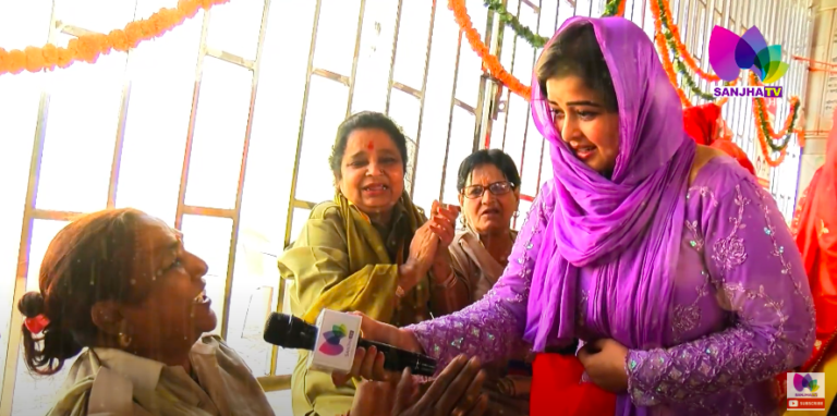 ਮਾਂ ਦੀ ਮੇਹਰ ਦੇਖ ਮੱਲੋ ਮੱਲੀ ਨਿਕਲਣਗੇ ਭਾਵ ਦੇ ਹੰਝੂ ਪੁਲਿਸ ਕਰਮਚਾਰੀਆਂ ਨੇ ਗਾਈਆਂ ਮਾਂ ਦੀਆਂ ਭੇਟਾਂ |