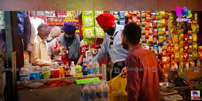 ਸ੍ਰੀ ਦਰਬਾਰ ਸਾਹਿਬ ਨੇੜੇ ਤੰਬਾਕੂ ਵੇਚ ਰਿਹਾ ਸੀ ਵਿਅਕਤੀ, ਮੌਕੇ ‘ਤੇ ਪਹੁੰਚ ਗਏ ਨਿਹੰਗ ਸਿੰਘ ਅਤੇ ਪੁਲਿਸ